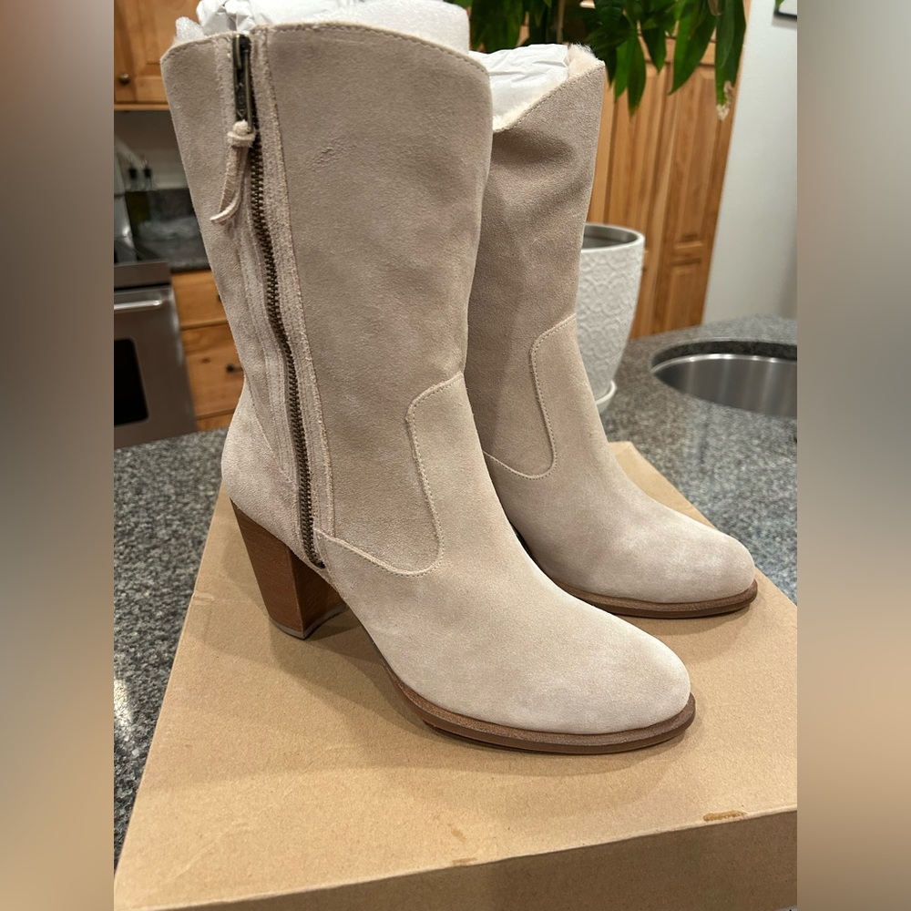 UGG LYNDA NATURAL BOOTS